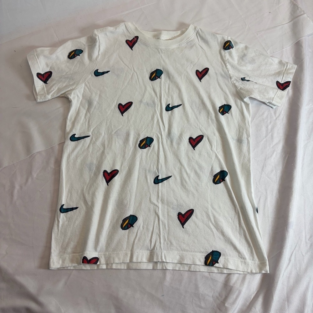 Nike Heart & Peace Sign Graphic Tee – White Medium - Picture 2 of 3